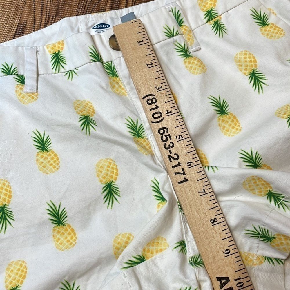 Old Navy women’s shorts. Pineapple print. Size 2. - Picture 9 of 10
